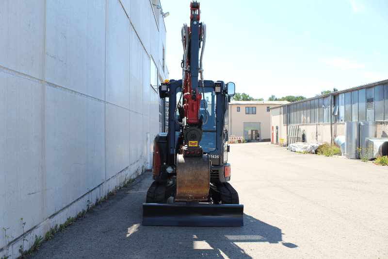 Yanmar ViO33-6 Powertilt Minibagger zum Mieten in der Frontperspektive