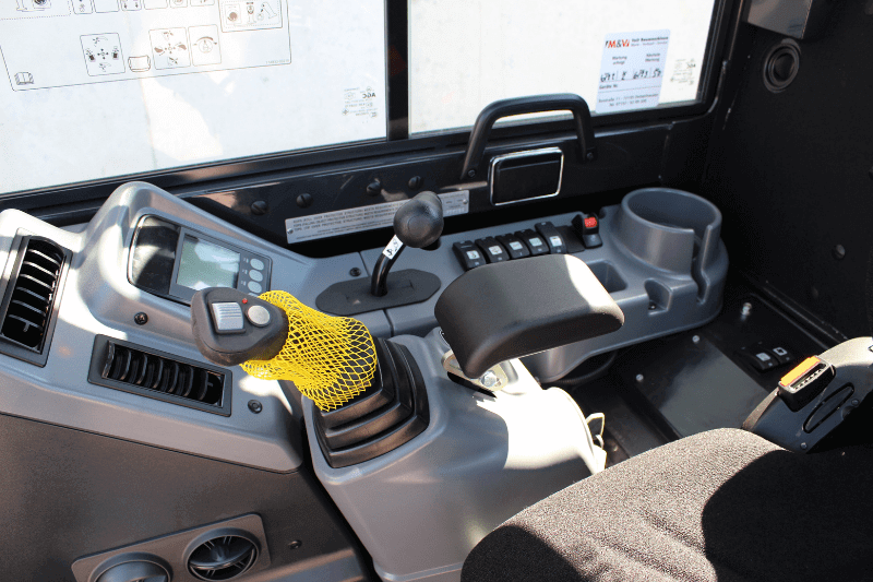 Joystick-Steuerung des Yanmar ViO33-6 mit Powertilt