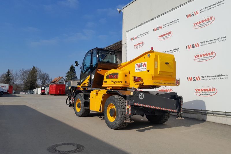 Ansicht von der Seite auf den Teleskopstapler Dieci Pegasus 50.21