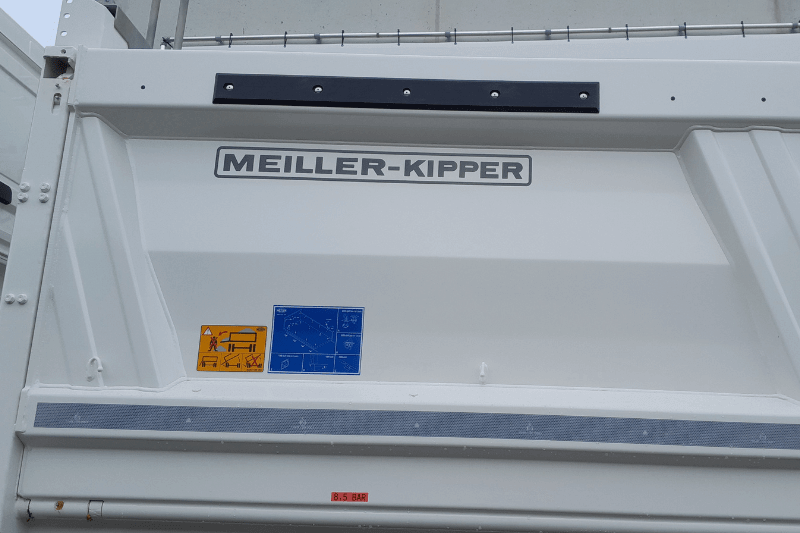 Die Heckklappe des MAN TGS 35.510 8x4 BB Dreiseitenkippers
