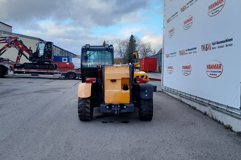 Blick auf das Heck des Teleskopstaplers Dieci Apollo 25.6