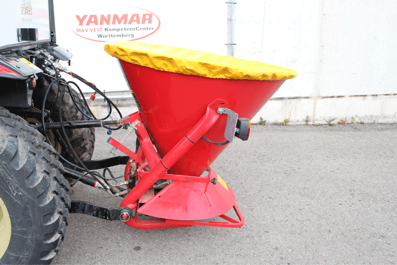 Traktor YT235V-Q mit Streuer mieten