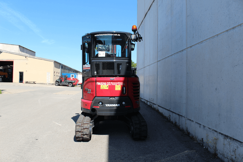 Heck des Minibaggers Yanmar ViO33-6 mit Powertilt