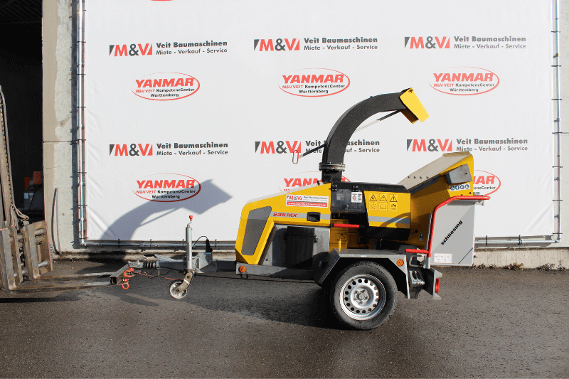 Holzhäcksler 235 MX Schliesing auf der Baustelle