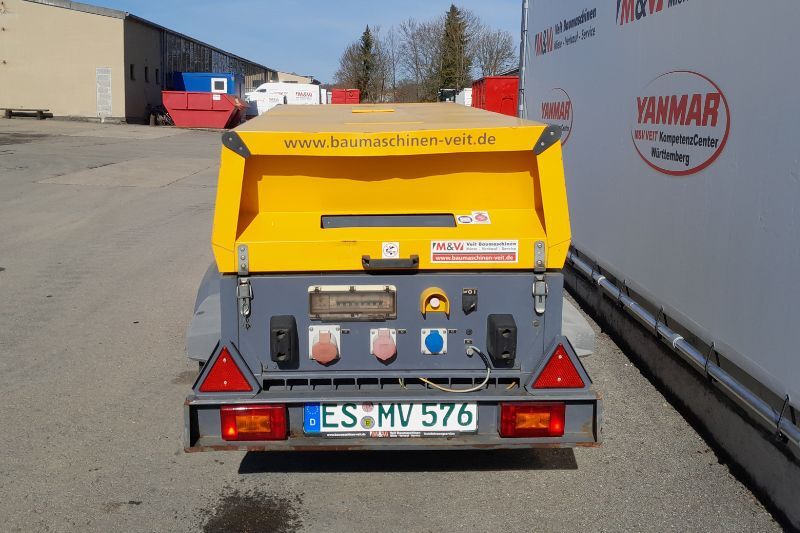 Stromerzeuger QAX 20 von Atlas Copco von hinten