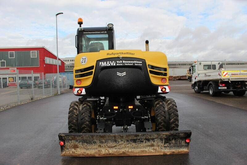 Mieten unseres B95W Mobilbaggers