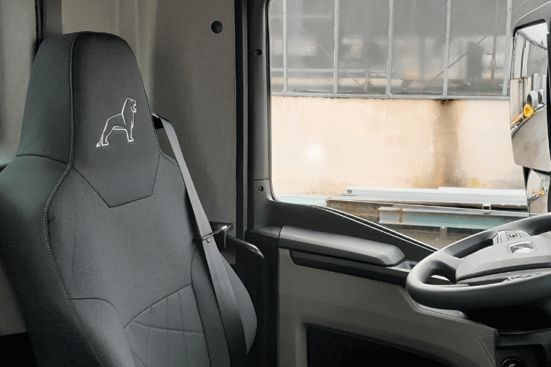 Fahrerkomfort mit einstellbarem Sitz im MAN TGL 8.190 4X2 BB Kipper