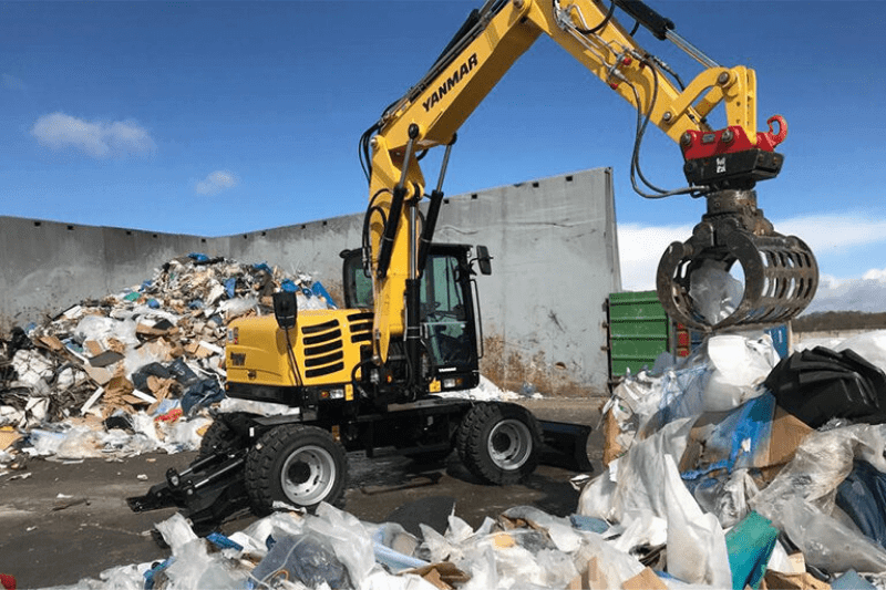 Recycling mit dem B110W Mobilbagger von Yanmar