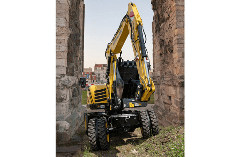 Baustelleneinsatz des Mobilbaggers B75W von Yanmar