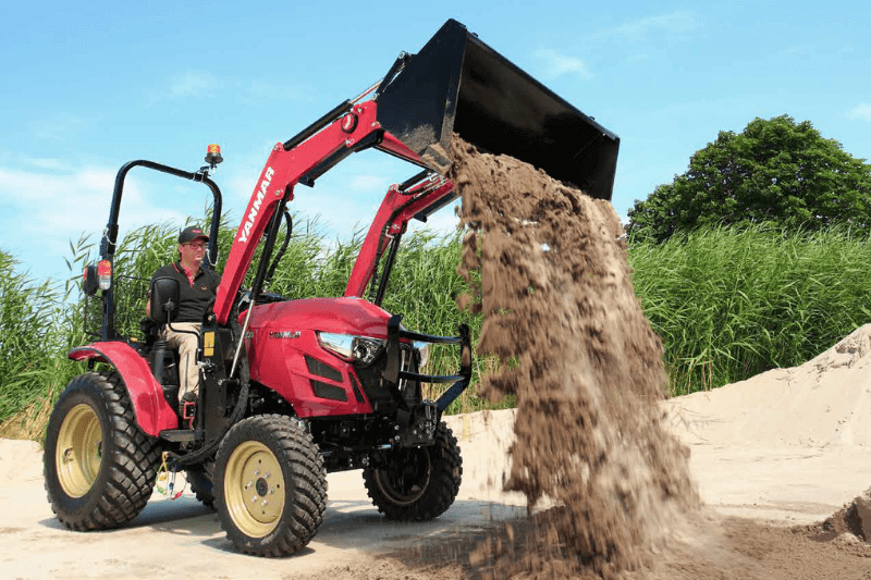 Einsatzbild des YT235 Traktors von Yanmar