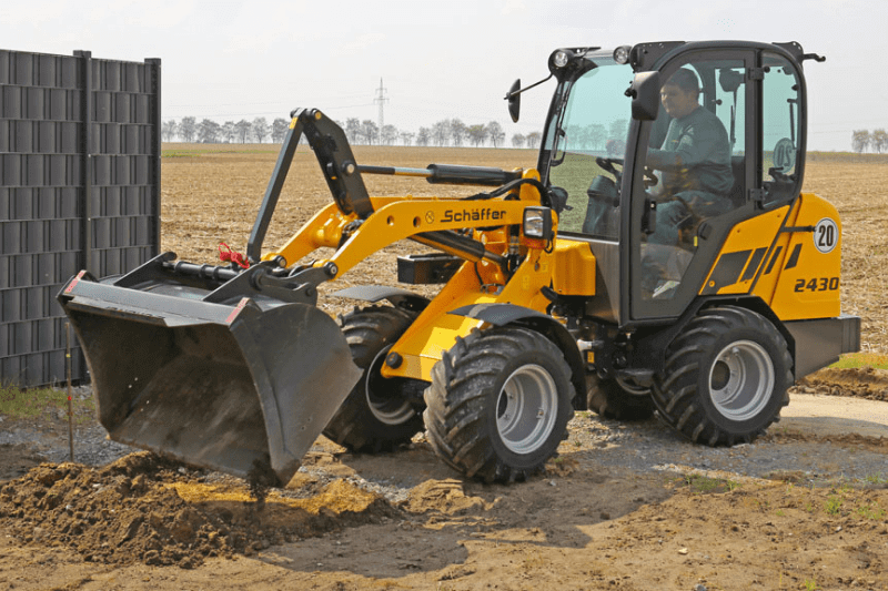 Schäffer Radlader 2430 auf der Baustelle