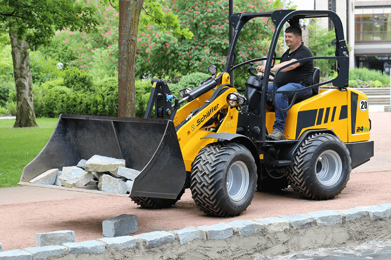 Schäffer 24E bei Bauarbeiten