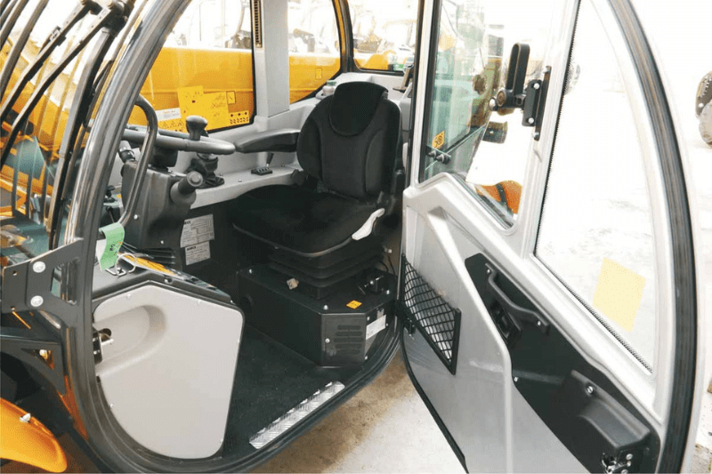 Kabine des Teleskopladers Mini Agri 26.6 von Dieci