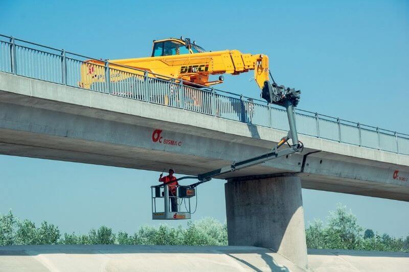 Dieci PEGASUS 50.26 auf der Brücke