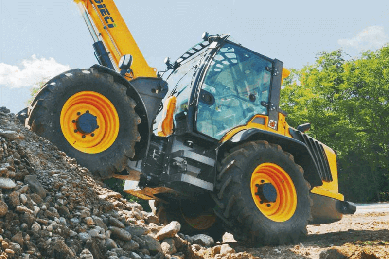 Dieci PIVOT T90 Teleskoplader im Einsatz mit Schaufel