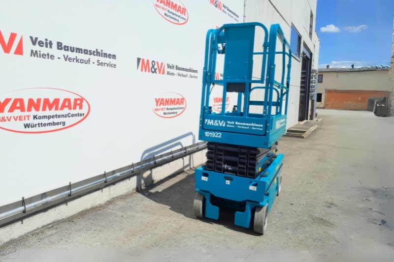 Die SUNWARD Scherenarbeitsbühne SWSL0807DC zeigt sich robust und flexibel