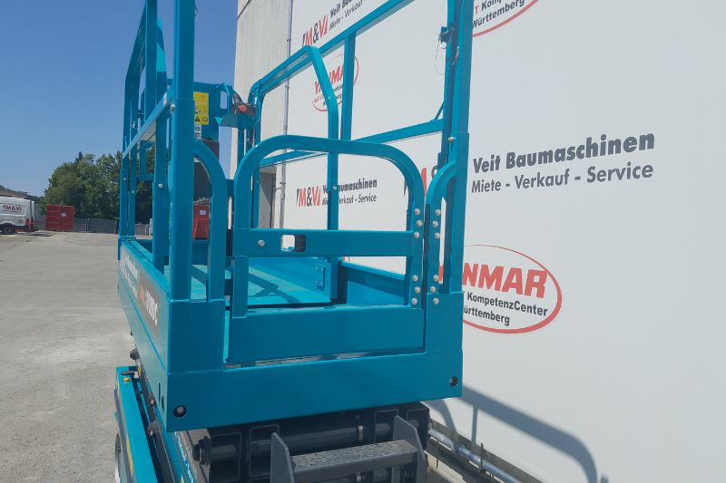 Die sichere Hebebühne der Scherenbühne SWSL 1008 DC von Sunward in der Nahansicht