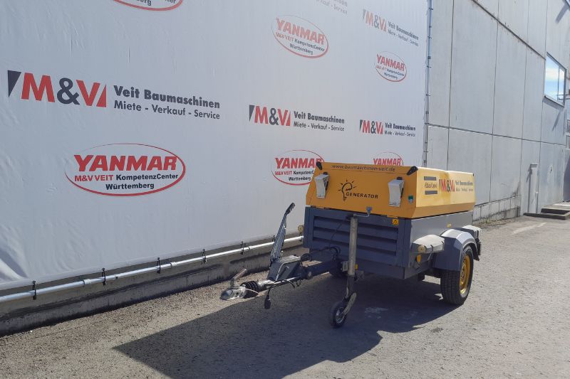 Vordere Ansicht auf den Stromerzeuger Atlas Copco QAX 20