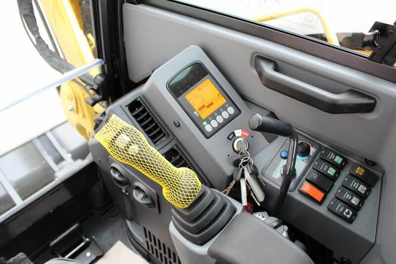 Kabine des Yanmar SV100-2PB