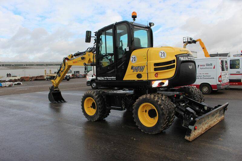 Leistungsstarker B95W Mobilbagger