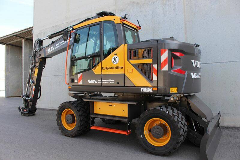 Seite des Mobilbaggers EWR170E von Volvo