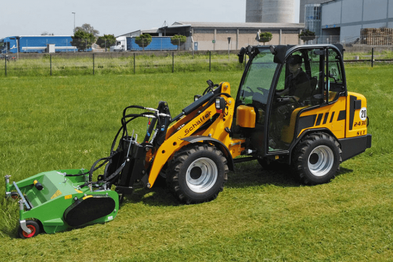 Landwirtschaft mit dem 2430 SLT Radlader