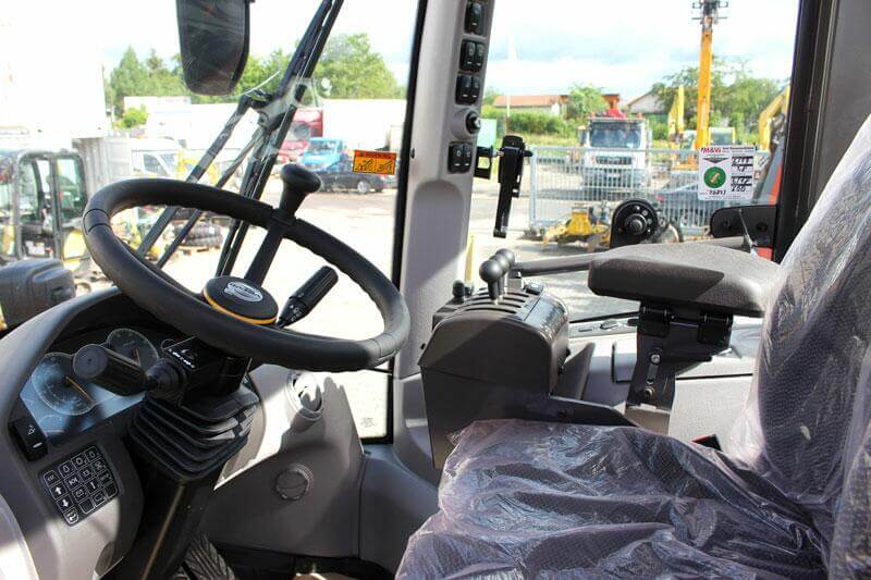 Kabine des Radladers L45H von Volvo