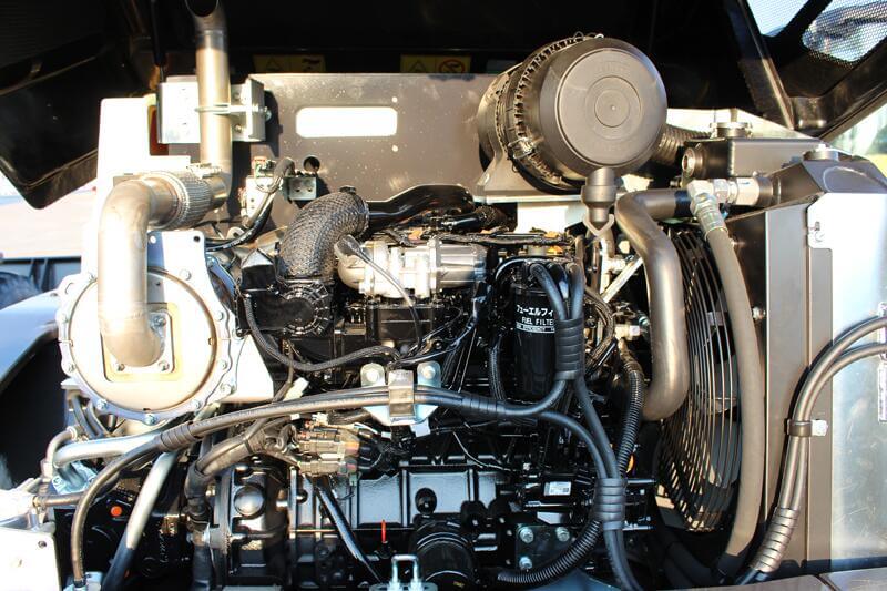 Radlader Yanmar V100 Motorraum offen