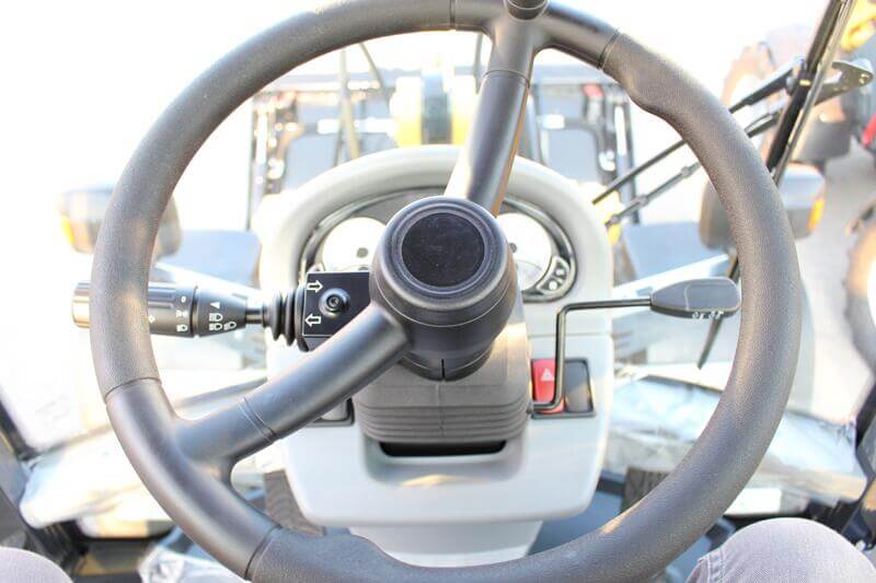 Lenkrad des Radladers Yanmar V80 Stage 5 bei M&V Veit