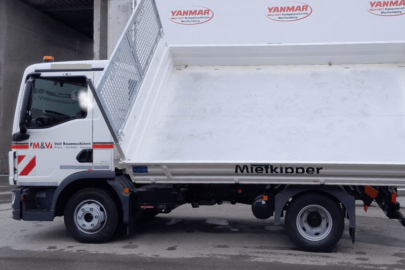 Der Mietkipper TGL 8.190 von MAN in Aktion