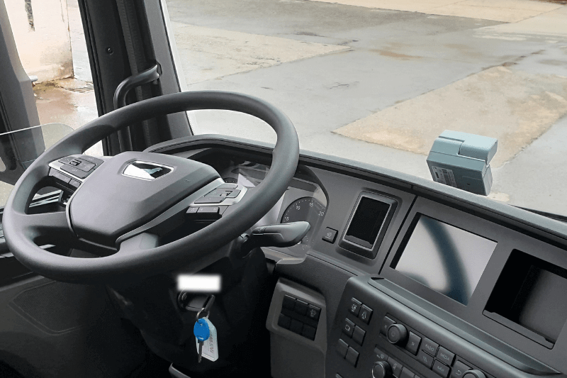 Soundsystem in der Fahrerkabine des MAN TGL 8.190 4X2 BB Kipper